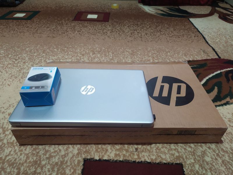 Hp 15 s laptop sotiladi.