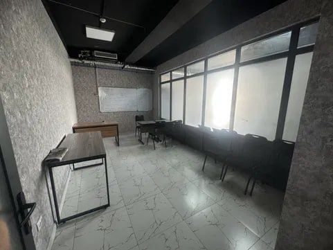 Чиланзар метро 300метров 4й этаж 20м²-30м² в доль дороги 2е комнаты Чиланзар метро 300метров 4й этаж 20м²-30м² в доль дороги 2е комнаты