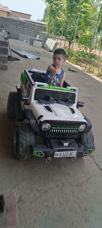 Bolalar moshinasi jeepkp 906 Bolalar moshinasi jeepkp 906