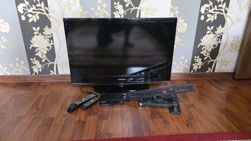 ТВ 32" Samsung series 4 сотилади. Кронштейн ва Т2 тюнер билан ТВ 32" Samsung series 4 сотилади. Кронштейн ва Т2 тюнер билан