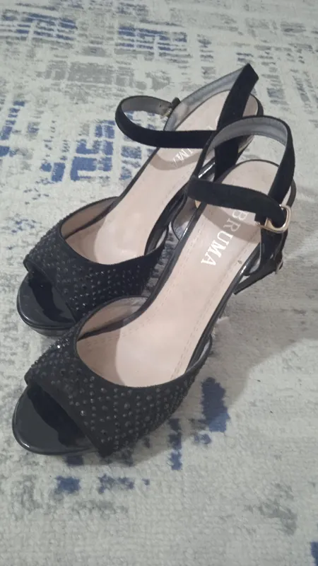 To'y va bazmlar uchun kiyiladigan maxsus kablok To'y va bazmlar uchun kiyiladigan maxsus kablok