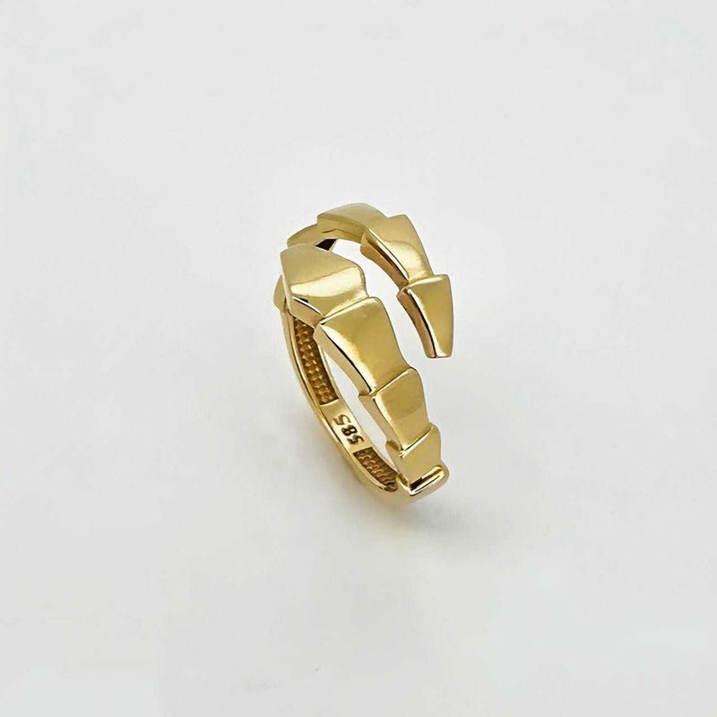 Золотое кольцо Bvlgari 585 пробы Золотое кольцо Bvlgari 585 пробы