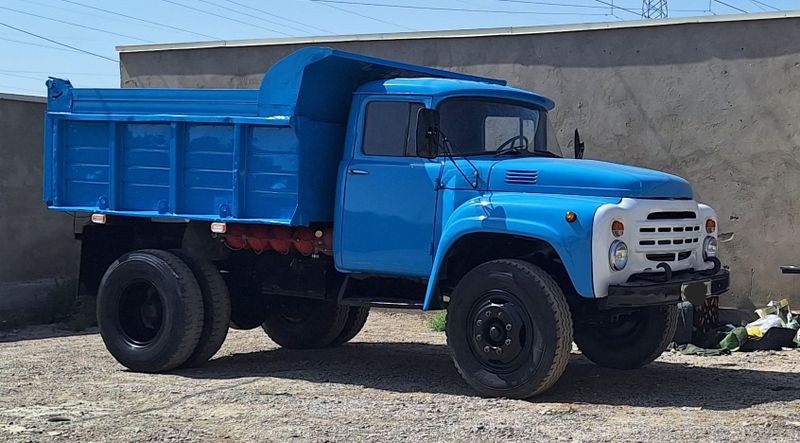 Zil 130 samosval