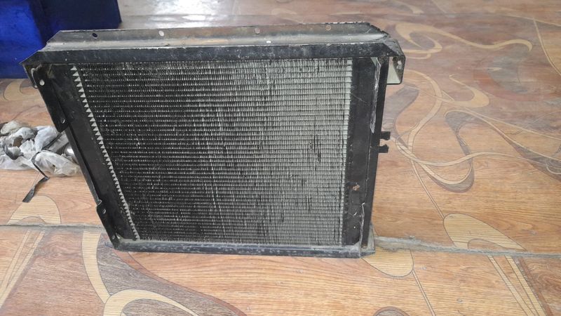 MTZ traktorni radiatori sotiladi holati yangii MTZ traktorni radiatori sotiladi holati yangii