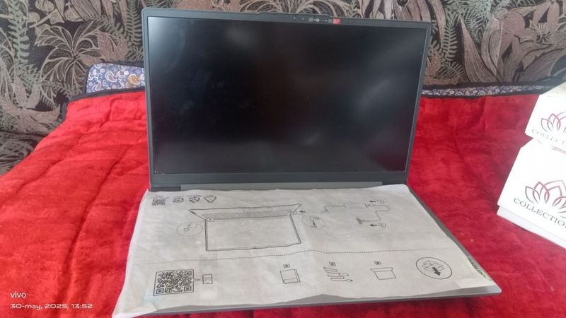 Lenovo 8ga 512 talik ekran 15.6 FullHd Lenovo 8ga 512 talik ekran 15.6 FullHd