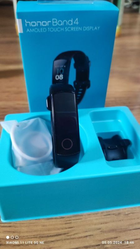 Часы Honor band 4