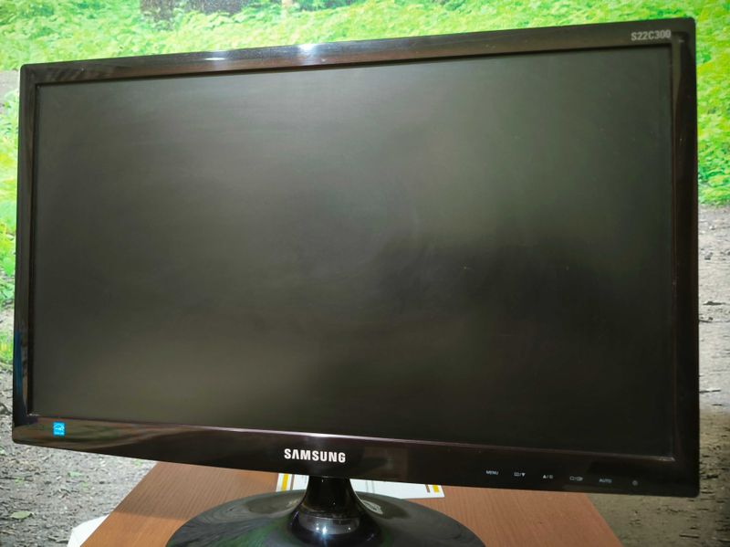 LED Samsung 22 (DVI, VGA)