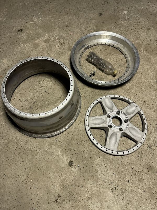 Diska sotiladi r16 Diska sotiladi r16