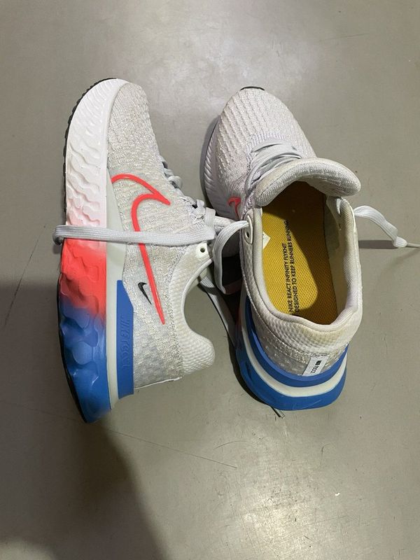 Продаются кроссовки Nike ОРИГИНАЛ Продаются кроссовки Nike ОРИГИНАЛ