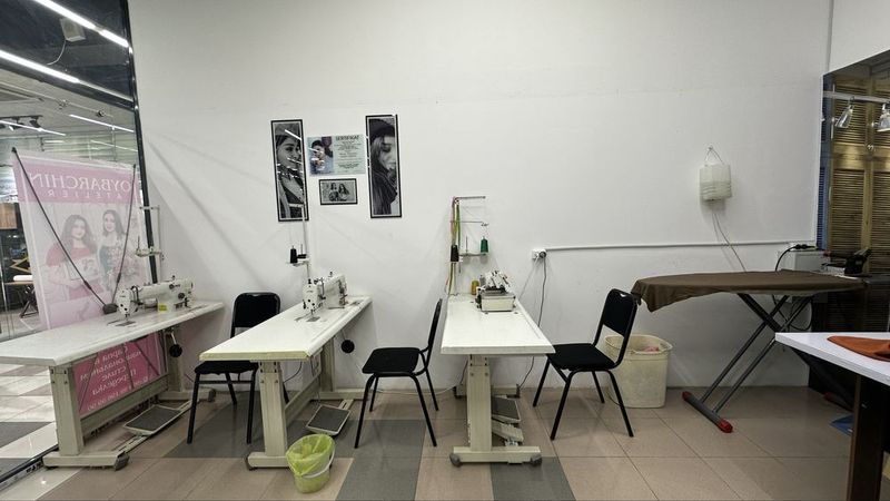 Tayyor atelye biznes. Arendaga beriladi. 3ta mashinka, mebellari bilan