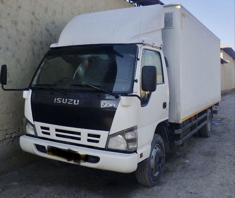 Isuzu NQR 71 xolati zur ishlab turgan moshina