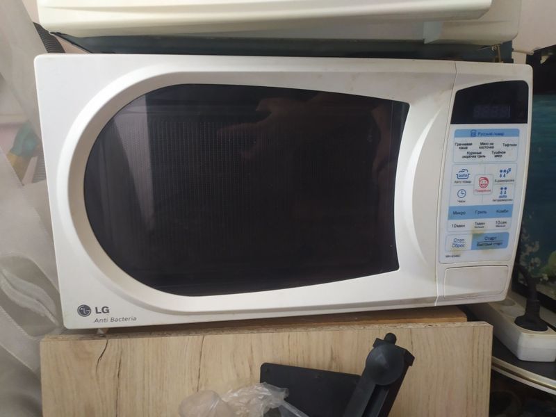 Продам микроволновку LG MH6346C/1 под ремонт Продам микроволновку LG MH6346C/1 под ремонт