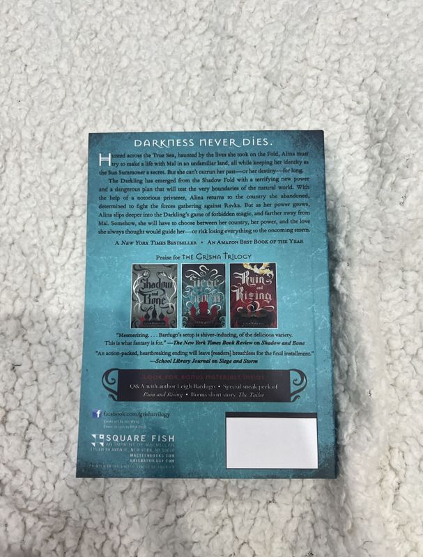 книга на английском siege and storm книга на английском siege and storm