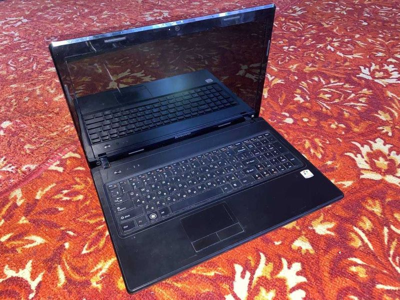 Lenovo AMD E-300 APU with Redeon(tm) HD Graphics 1.30 GHz, RAM 4 GB