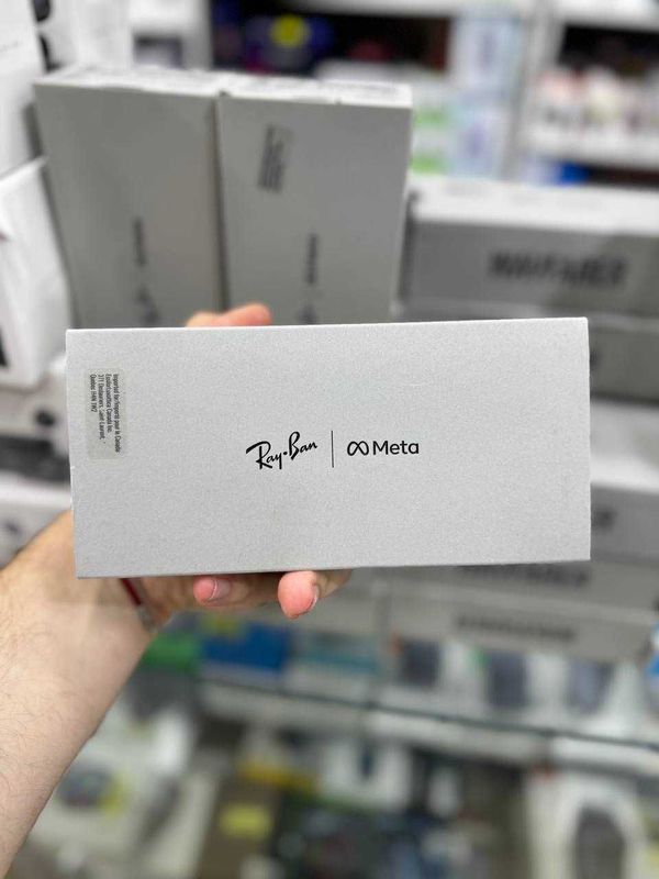 Очки Ray-Ban Meta Wayfarer в цвете Shiny Black с прозрачными линзами Очки Ray-Ban Meta Wayfarer в цвете Shiny Black с прозрачными линзами