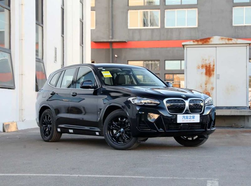 BMW IX3 barcha modellari mavjud