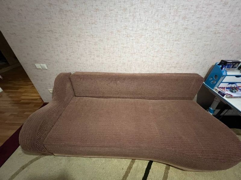 Диван для гостиной, в хорошем состоянии Диван для гостиной, в хорошем состоянии