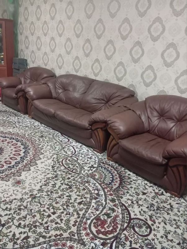Продаю Срочно диван и кресло на хорошем состояний! Продаю Срочно диван и кресло на хорошем состояний!