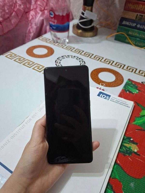 Samsung A71 телефон