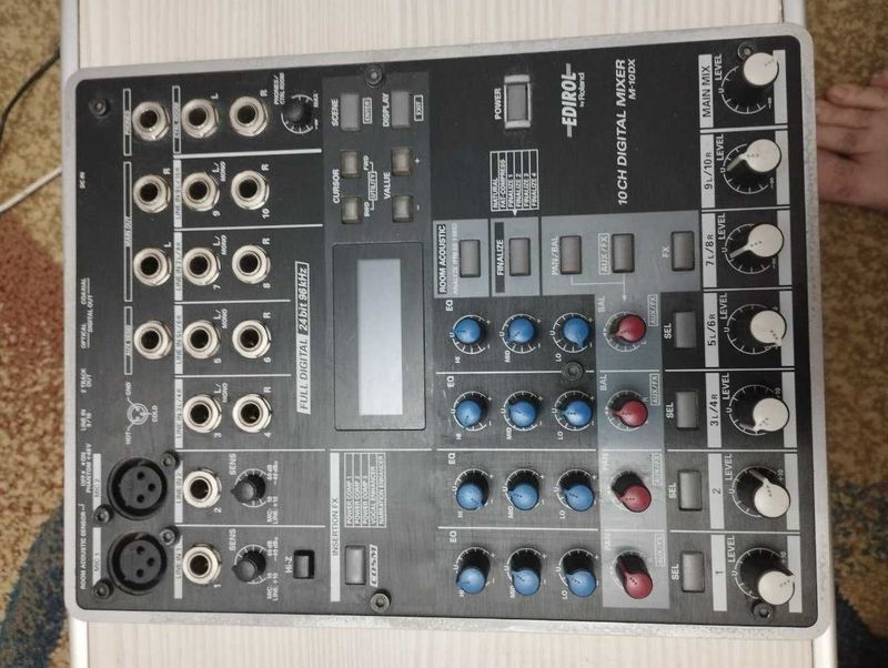 Продаётся звуковой микшер Mixer Edirol M-10DX Продаётся звуковой микшер Mixer Edirol M-10DX