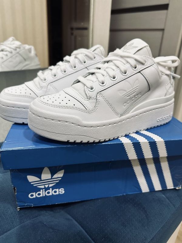 Новые кроссовки Adidas