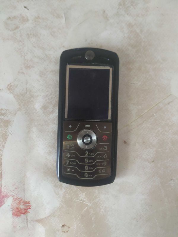 Motorola SLVR L7 — рабочий, без аккумулятора и стекла