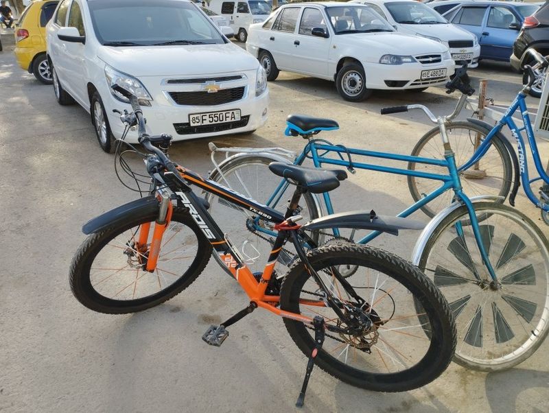 Velosiped idial yaxshi holati sariq velik hamma joyi ishlaydi