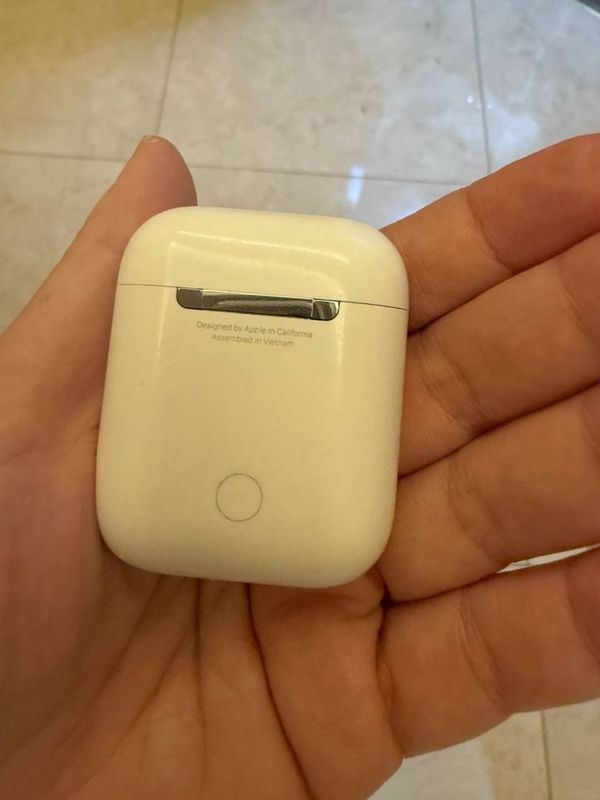 Продам свой airpods 2/1 в отличном состоянии Продам свой airpods 2/1 в отличном состоянии