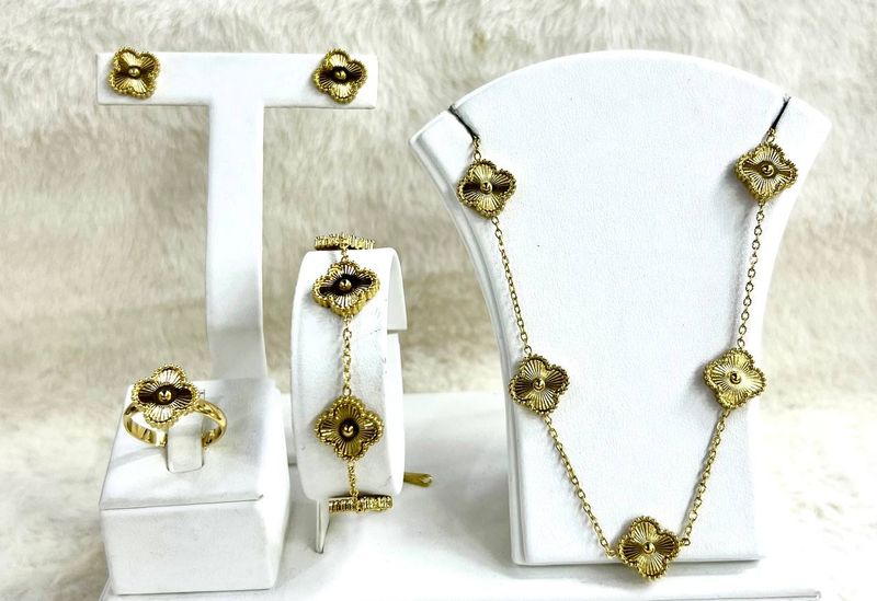 Nabor van cleef bujiteriya Nabor van cleef bujiteriya