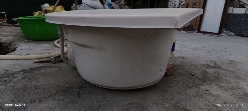 Vanna sotiladi yahshi holatda urunip ketmagan