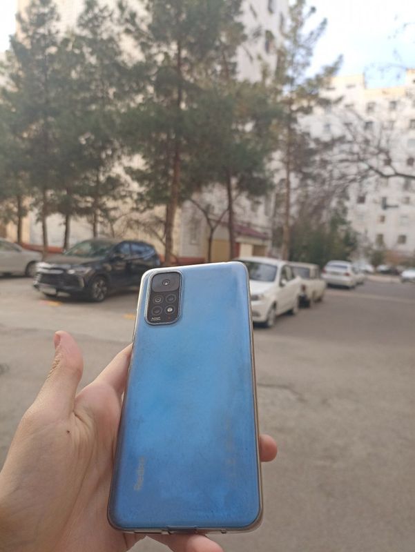 Продам redmi note 11 в хорошем состоянии.