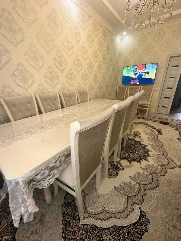 Стол и стул. 10 стул и большой стол. Стол и стул. 10 стул и большой стол.