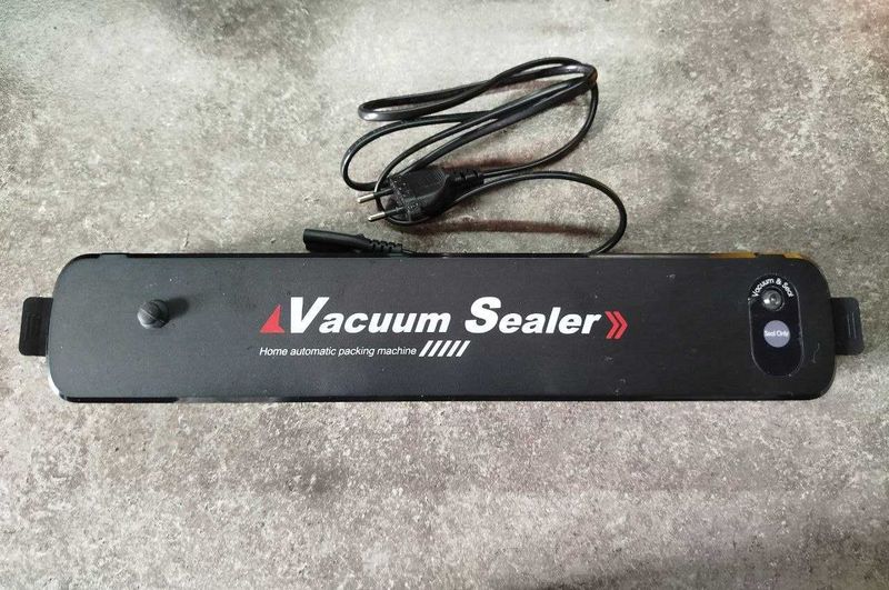 Вакуматор (Vacuum sealer)