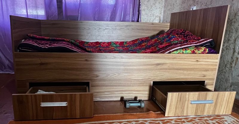 Кровать с матрасом, хорошее состояние