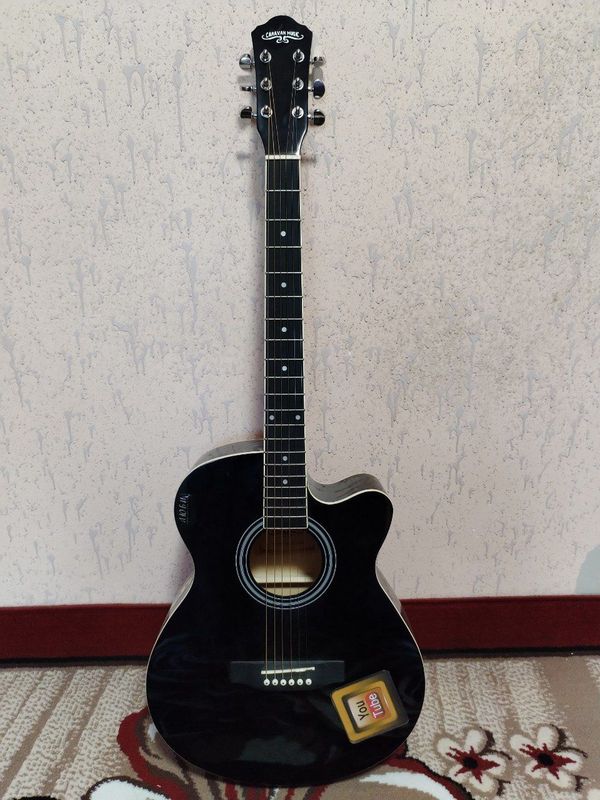 Gitara Karavan sotiladi holati zo'r Gitara Karavan sotiladi holati zo'r