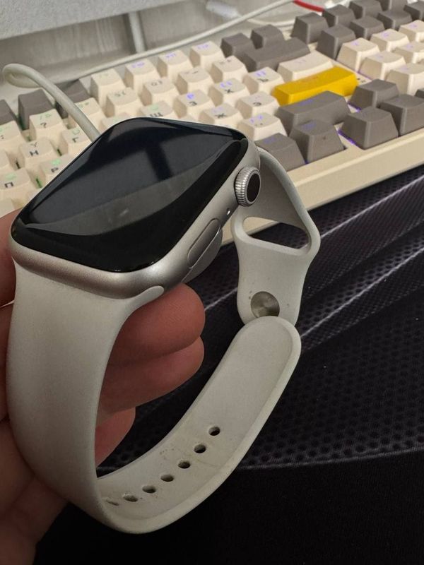 Продается Apple Watch 8 45мм