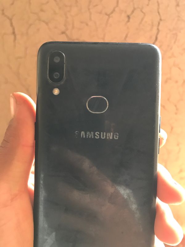 Samsung a 10s aybi ekran singan 400 som kelishamiz