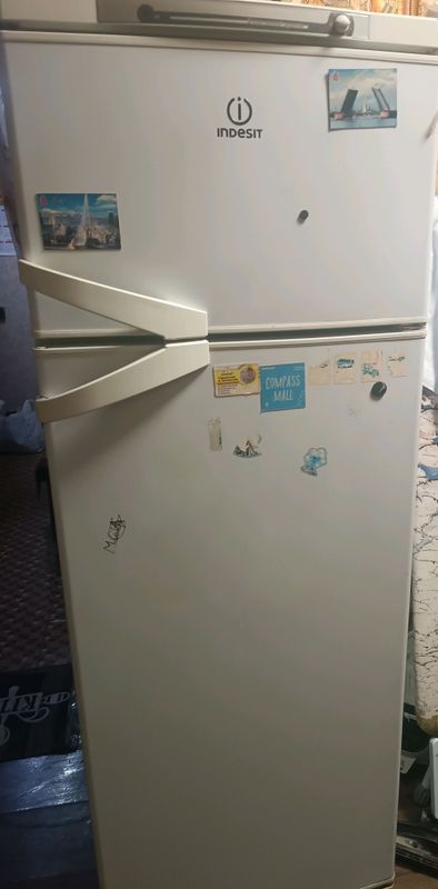 Продаю холодильник INDESIT Продаю холодильник INDESIT