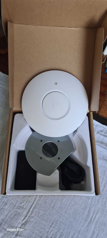 Продаётся точка доступа wi-fi Ubiquiti UniFi AC Lite (UAP-AC-LITE) Продаётся точка доступа wi-fi Ubiquiti UniFi AC Lite (UAP-AC-LITE)
