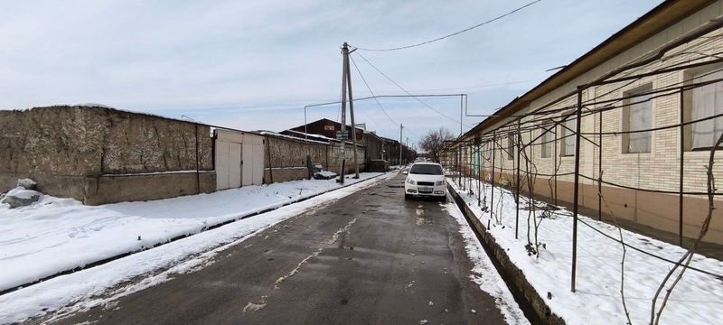 Ер сотилади. Ахмад яссавий махаллада (Ёш ленинчи)
