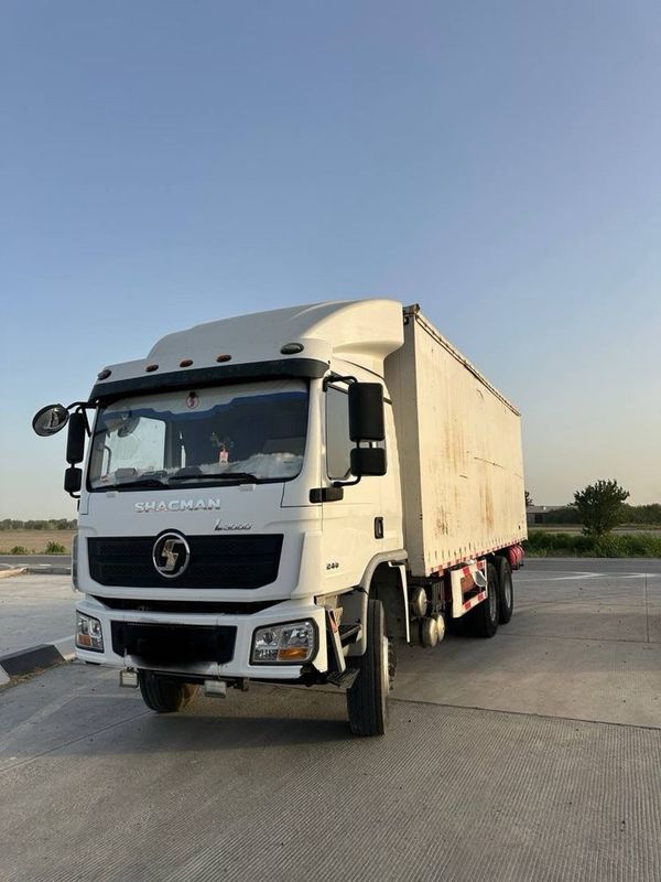 Shacman L3000 2 mostli furgon