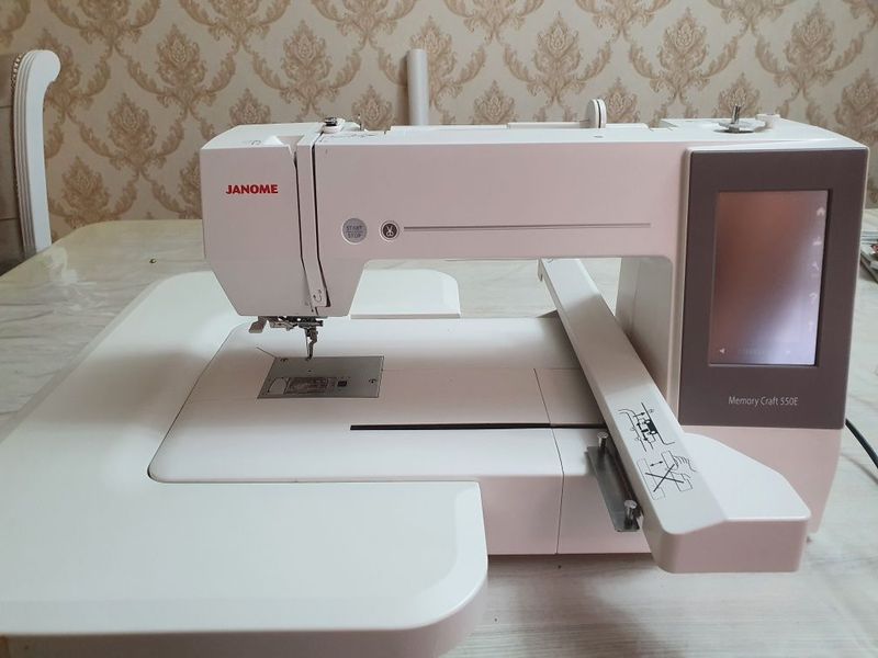 Продаётся вышивальная машинка janome memory craft 550e