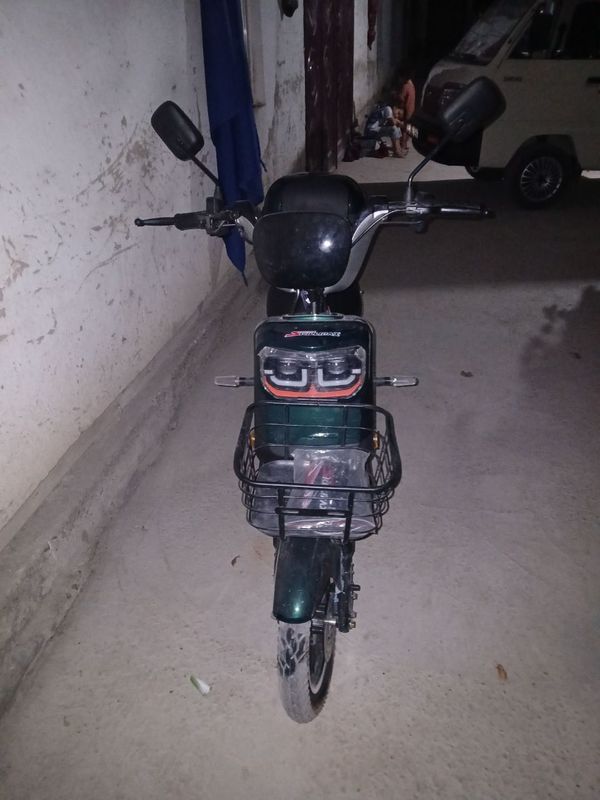 Skuter sotiladi yangi 3 kun buldi srochni pul kerakligi uchun
