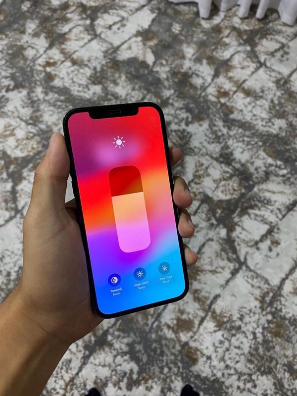 Iphone 12 pro sotiladi Iphone 12 pro sotiladi