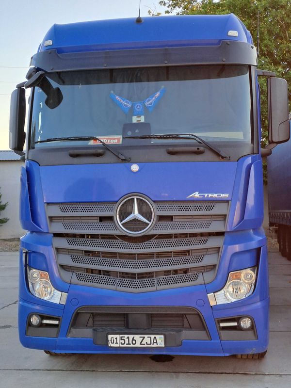 Mercedes Actros евро 6. 1845 тягач Mercedes Actros евро 6. 1845 тягач