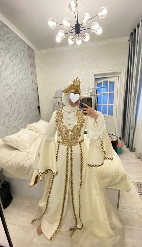 Oq ansambil+ baza koynegi bilan. Shlefli zor turad