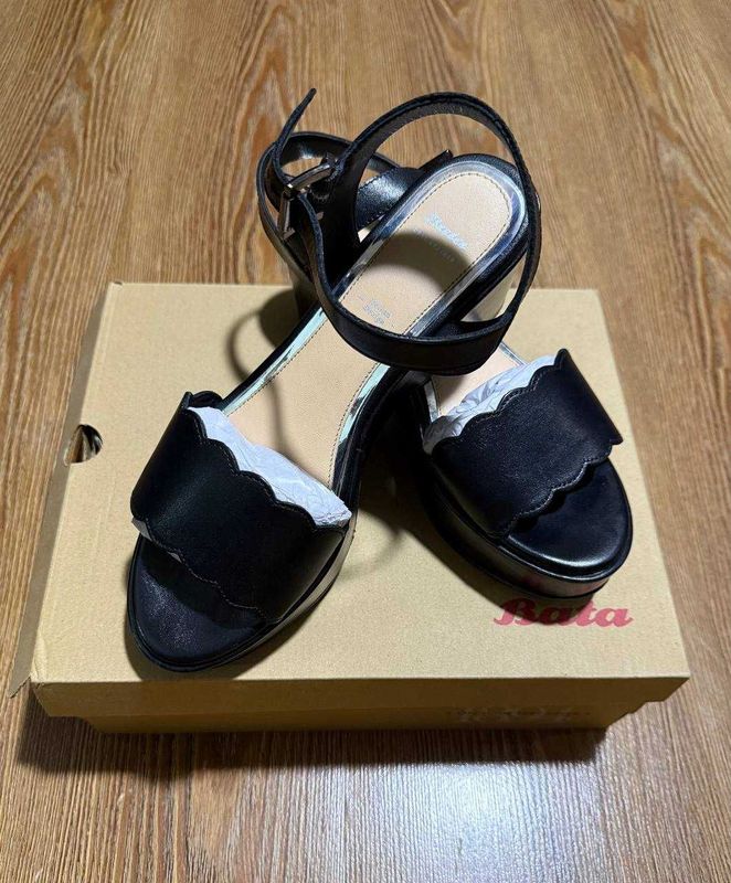 Босоножки фирмы Bata (Швейцария) Босоножки фирмы Bata (Швейцария)
