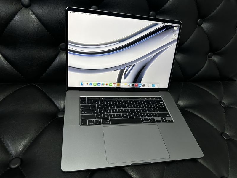 Apple MacBook Pro 2019года в идеальном состояние