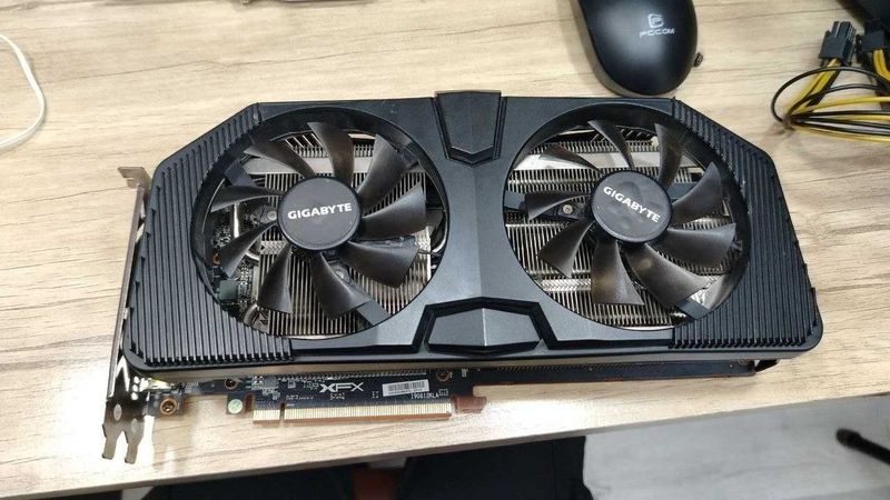 Видеокарта RX 5700 xt (на запчасти) Видеокарта RX 5700 xt (на запчасти)