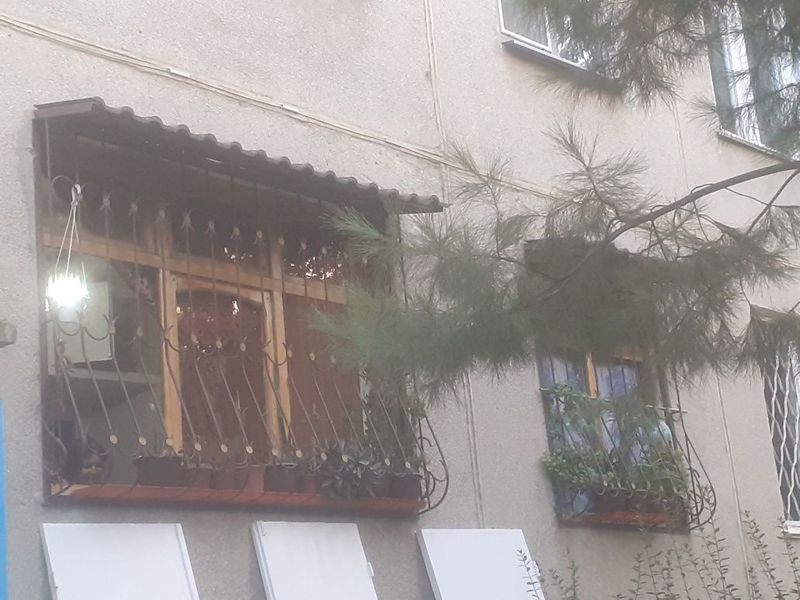 Derazalar sotiladi